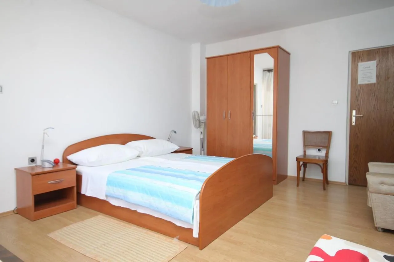 Casa de hóspedes Triple Room Pasman 8223A